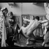 MBPV1891 : Anonyme ou Antoine Bourdelle, Doyen-Parigot posant pour l'Héraklès archer de Bourdelle dans l'atelier, entre 1906 et 1909, négatif sur verre au gélatino-bromure d'argent, vue stéréoscopique, partie droite,  4,4 x 10,6 cm