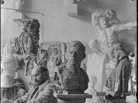 Antoine Bourdelle dans son atelier, vers 1907-1908