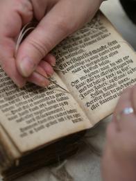 restauration, numérisation et conditionnement d’un recueil de cantique danois du XVIIIe siècle